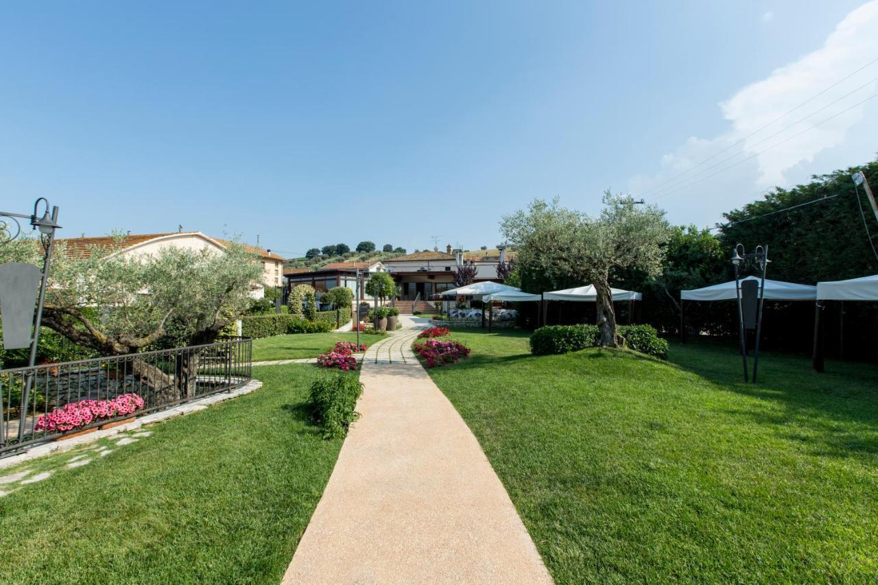Il Parco Dei Poeti B&B Cellino Attanasio Buitenkant foto